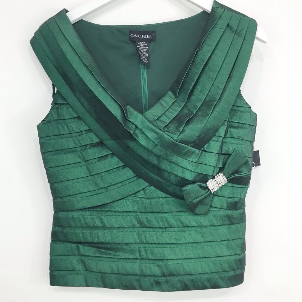 Cachet Emerald Green Pleated V Neck Rhinestone Bow Sleeveless Holiday Event Top